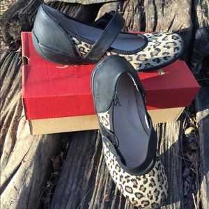 SOLD IN YARDSALE Comfy Stretchies Leopard print